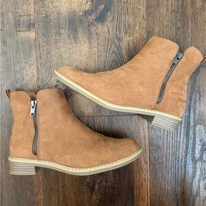 Universal Thread tan suede western style ankle boots | sz 7
